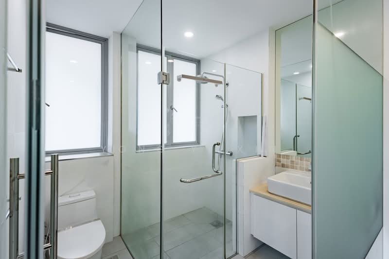 Shangri-La Park, Shangri-La Walk, 6 Bedrooms, 3,075 sqft, Semi-Detached House For Sale, by Yong Yi Xin, 500117935 - Bathroom - PropertyGuru.com.sg