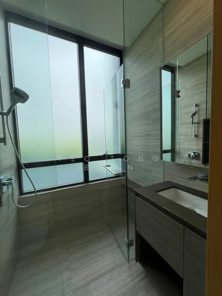 The Crest, 111 Prince Charles Crescent, 2 Bedrooms, 1,023 sqft, Condominium For Sale, by Yeo Tong Boon, 500117943 - Bathroom - PropertyGuru.com.sg