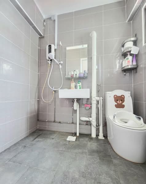 389 Yishun Avenue 6, 389 Yishun Avenue 6, 3 Bedrooms, 1,119 sqft, HDB Flat For Sale, by Melina Yap, 500117945 - Bathroom - PropertyGuru.com.sg