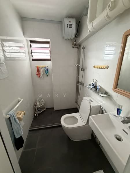 241 Bishan Street 22, 241 Bishan Street 22, 3 Bedrooms, 1,227 sqft, HDB Flat For Sale, by Gary Lo, 500117948 - Bathroom - PropertyGuru.com.sg