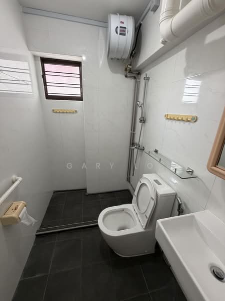 241 Bishan Street 22, 241 Bishan Street 22, 3 Bedrooms, 1,227 sqft, HDB Flat For Sale, by Gary Lo, 500117948 - Bathroom - PropertyGuru.com.sg