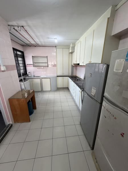 241 Bishan Street 22, 241 Bishan Street 22, 3 Bedrooms, 1,227 sqft, HDB Flat For Sale, by Gary Lo, 500117948 - Kitchen - PropertyGuru.com.sg