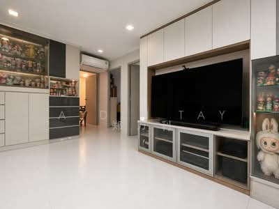 For Sale - 402 Admiralty Link