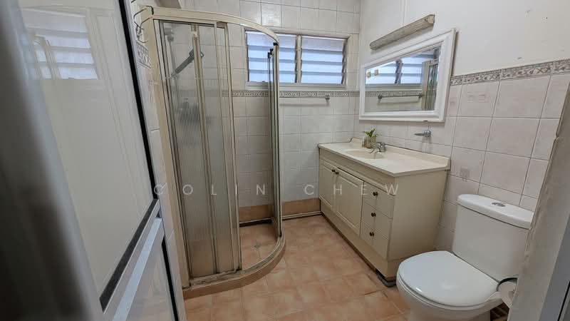 556 Pasir Ris Street 51, 556 Pasir Ris Street 51, 4 Bedrooms, 1,302 sqft, HDB Flat For Sale, by Colin Chew, 500117970 - Bathroom - PropertyGuru.com.sg