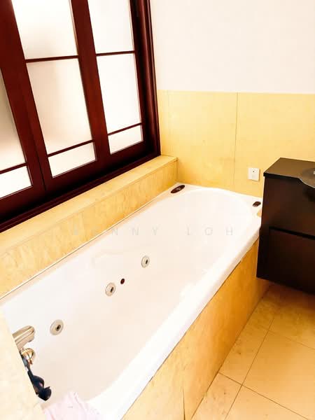 Hillington Green, 51 Hillview Avenue, 3 Bedrooms, 1,528 sqft, Condominium For Rent, by Kenny Loh, 500117976 - Master bath - PropertyGuru.com.sg