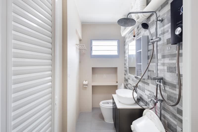 338 Tampines Street 33, 338 Tampines Street 33, 3 Bedrooms, 1,152 sqft, HDB Flat For Sale, by Gracia Ow, 500117978 - Bathroom - PropertyGuru.com.sg