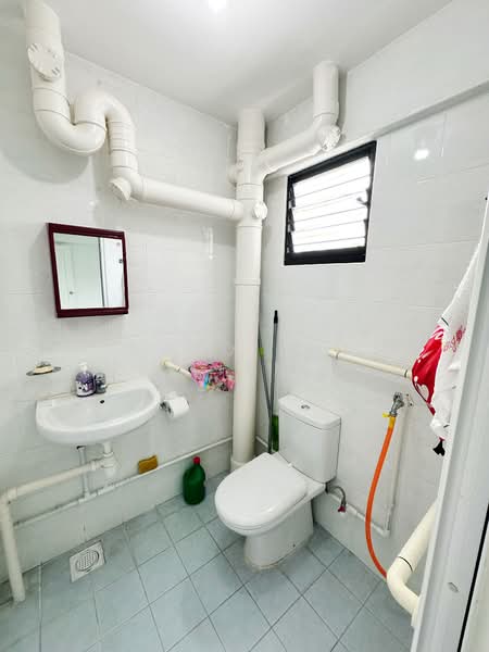 105 Jurong East Street 13, 105 Jurong East Street 13, 3 Bedrooms, 969 sqft, HDB Flat For Sale, by Shao Inn Tian, 500117983 - Master Bathroom - PropertyGuru.com.sg