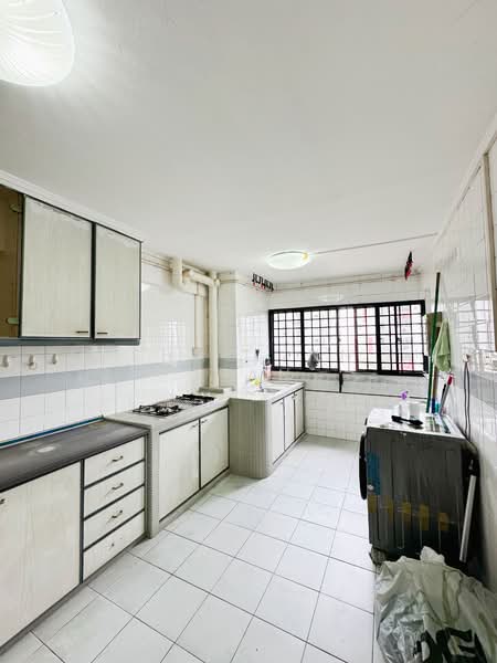 105 Jurong East Street 13, 105 Jurong East Street 13, 3 Bedrooms, 969 sqft, HDB Flat For Sale, by Shao Inn Tian, 500117983 - Kitchen - PropertyGuru.com.sg
