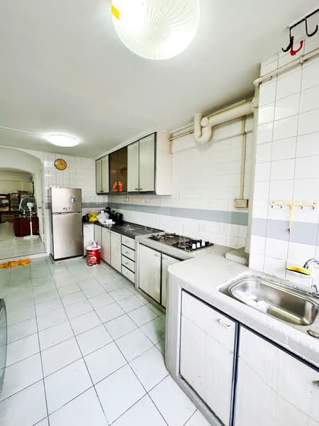 105 Jurong East Street 13, 105 Jurong East Street 13, 3 Bedrooms, 969 sqft, HDB Flat For Sale, by Shao Inn Tian, 500117983 - Kitchen - PropertyGuru.com.sg