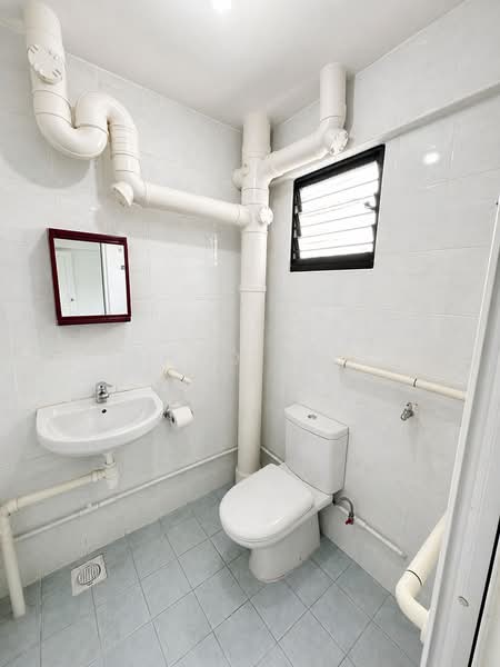 105 Jurong East Street 13, 105 Jurong East Street 13, 3 Bedrooms, 969 sqft, HDB Flat For Sale, by Shao Inn Tian, 500117983 - Master Bathroom - PropertyGuru.com.sg