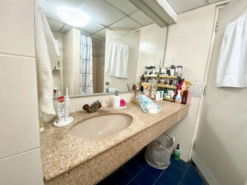 Centrepoint, 176A Orchard Road, 2 Bedrooms, 745 sqft, Apartment For Sale, by Jacqueline Lee 李瑞玲, 500117984 - Bathroom - PropertyGuru.com.sg