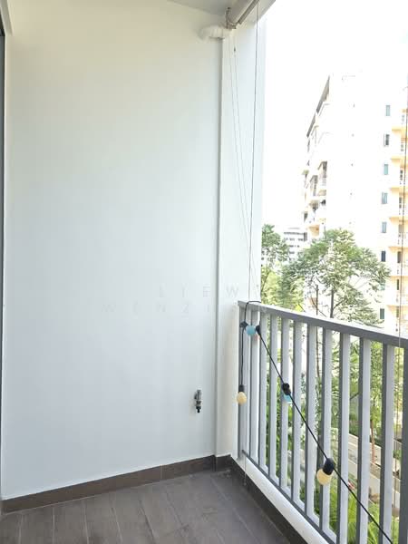 Seastrand, 1 Pasir Ris Link, 1 Bedroom, 570 sqft, Condominium For Sale, by Liew Wenzheng, 500118005 - Balcony - PropertyGuru.com.sg