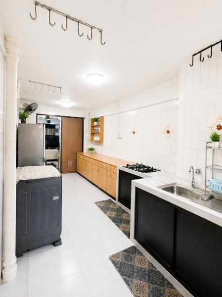 23 Hougang Avenue 3, 23 Hougang Avenue 3, 2 Bedrooms, 786 sqft, HDB Flat For Sale, by R. Mani, 500118019 - Kitchen - PropertyGuru.com.sg