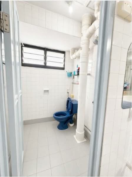 23 Hougang Avenue 3, 23 Hougang Avenue 3, 2 Bedrooms, 786 sqft, HDB Flat For Sale, by R. Mani, 500118019 - Bathroom - PropertyGuru.com.sg