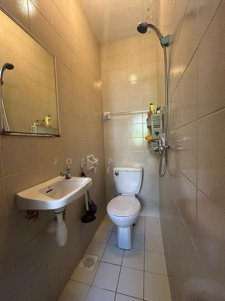 High Oak Condo, 11 Toh Tuck Road, 3 Bedrooms, 1,163 sqft, Condominium For Sale, by Josephine Teo, 500118031 - Bathroom - PropertyGuru.com.sg