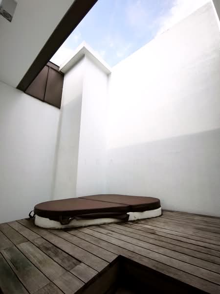 Lloyd SixtyFive, 65 Lloyd Road, 3 Bedrooms, 3,638 sqft, Condominium For Rent, by Terisa Ong, 500118036 - Outdoor Bath  - PropertyGuru.com.sg