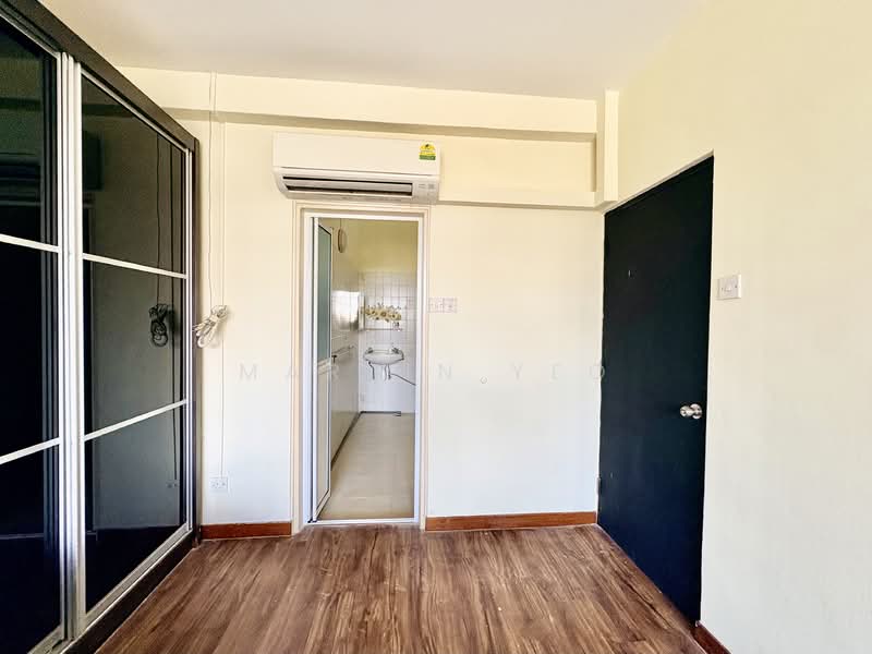 East Coast Road | 999yrs | Huge 1485sf 3BR 2Bath | Only $13xx psf | Rare Walk-Up Lv2 | Siglap, , 3 Bedrooms, 1,485 sqft, Walk-up Apartment For Sale, by Martin Yeo, 500118049 - PropertyGuru.com.sg