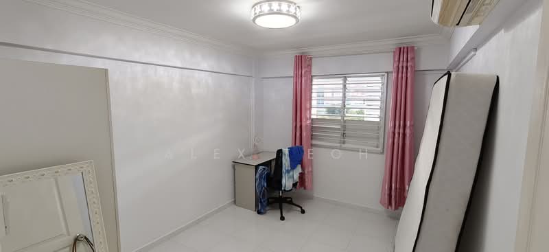 138 Bukit Batok West Avenue 6, 138 Bukit Batok West Avenue 6, 2 Bedrooms, 721 sqft, HDB Flat For Rent, by Alex Teoh, 500118052 - Bedroom - PropertyGuru.com.sg