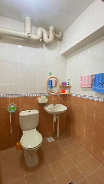 176C Edgefield Plains, 176C Edgefield Plains, 3 Bedrooms, 969 sqft, HDB Flat For Sale, by Yeo Tong Boon, 500118053 - Bathroom - PropertyGuru.com.sg