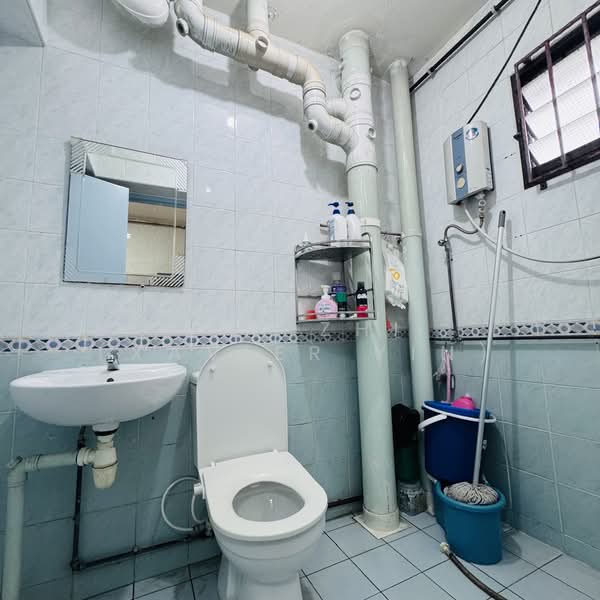 304A Anchorvale Link, 304A Anchorvale Link, 3 Bedrooms, 968 sqft, HDB Flat For Sale, by Yin Zhi (Xavier Yin), 500118066 - Bathroom - PropertyGuru.com.sg