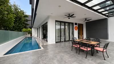 For Sale - Modern 3.5 Storey Landed with Lift & Pool along Jln Kemuning. Walk to the MRT, bus, and mall