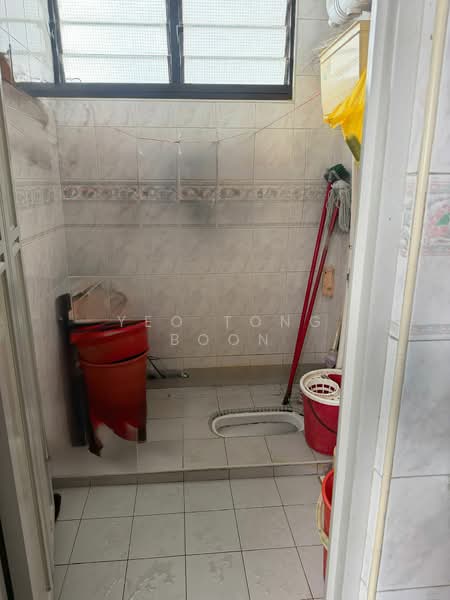 23 Hougang Avenue 3, 23 Hougang Avenue 3, 2 Bedrooms, 785 sqft, HDB Flat For Sale, by Yeo Tong Boon, 500118110 - Bathroom - PropertyGuru.com.sg