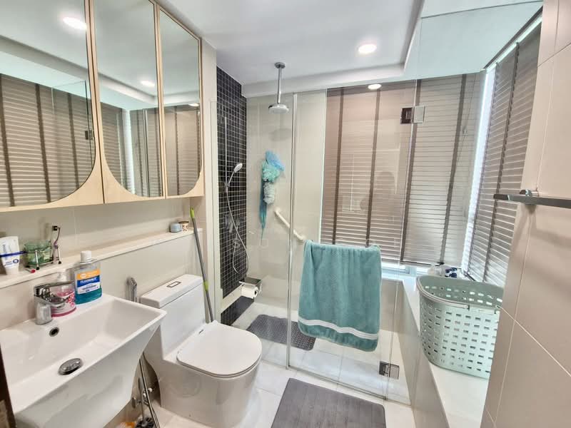 Kovan Residences, 3 Kovan Road, 3 Bedrooms, 1,259 sqft, Condominium For Rent, by Wylson Goh, 500118114 - Master Bathroom - PropertyGuru.com.sg