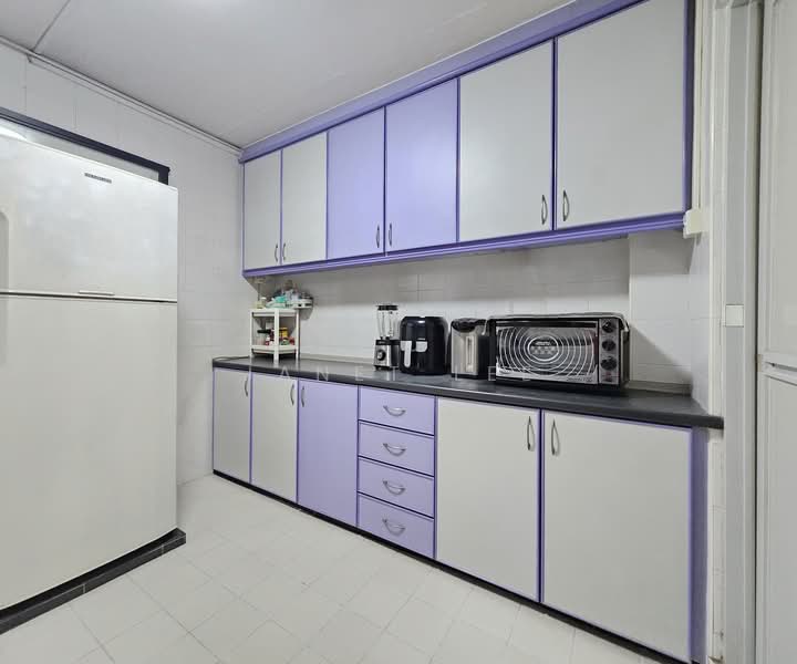 923 Hougang Avenue 9, 923 Hougang Avenue 9, 3 Bedrooms, 1,076 sqft, HDB Flat For Sale, by Janet Lee, 500118126 - Kitchen - PropertyGuru.com.sg