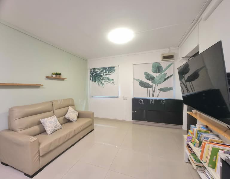 351 Woodlands Avenue 1, 351 Woodlands Avenue 1, 4 Bedrooms, 1,302 sqft, HDB Flat For Sale, by Winnie Tong, 500118138 - Living Room - PropertyGuru.com.sg