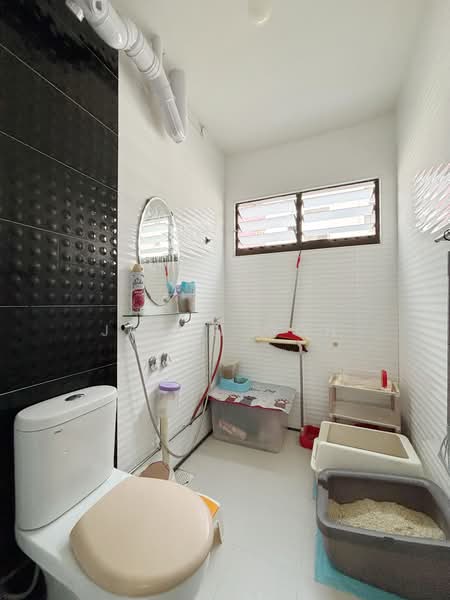 658 Hougang Avenue 8, 658 Hougang Avenue 8, 3 Bedrooms, 1,108 sqft, HDB Flat For Sale, by Jason Oon, 500118145 - Bathroom - PropertyGuru.com.sg