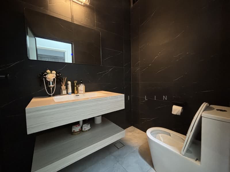 East Coast Avenue, East Coast Ave, 5 Bedrooms, 3,940 sqft, Corner Terrace For Rent, by Quek Pei Lin, 500118159 - Bathroom - PropertyGuru.com.sg