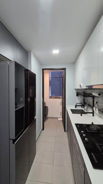 The Brownstone, 158 Canberra Drive, 3 Bedrooms, 915 sqft, Executive Condominium For Rent, by Ng Priscilla, 500118172 - Kitchen - PropertyGuru.com.sg