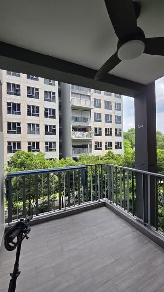 The Brownstone, 158 Canberra Drive, 3 Bedrooms, 915 sqft, Executive Condominium For Rent, by Ng Priscilla, 500118172 - Balcony - PropertyGuru.com.sg