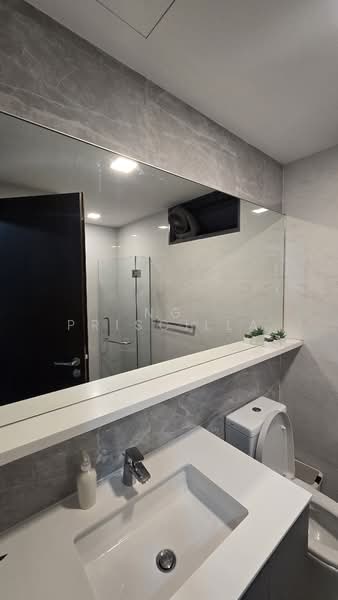The Brownstone, 158 Canberra Drive, 3 Bedrooms, 915 sqft, Executive Condominium For Rent, by Ng Priscilla, 500118172 - Bathroom - PropertyGuru.com.sg