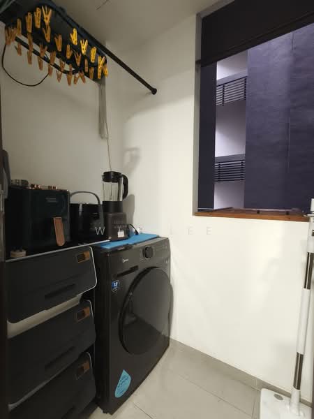 The Brownstone, 158 Canberra Drive, 3 Bedrooms, 915 sqft, Executive Condominium For Rent, by Win Lee, 500118181 - Service Yard - PropertyGuru.com.sg