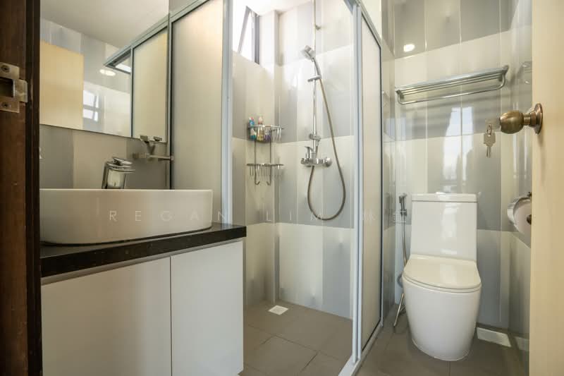 Regent Heights, 52 Bukit Batok East Avenue 5, 5 Bedrooms, 2,594 sqft, Condominium For Sale, by Regan Lim 林鉦桀, 500118182 - Bathroom - PropertyGuru.com.sg