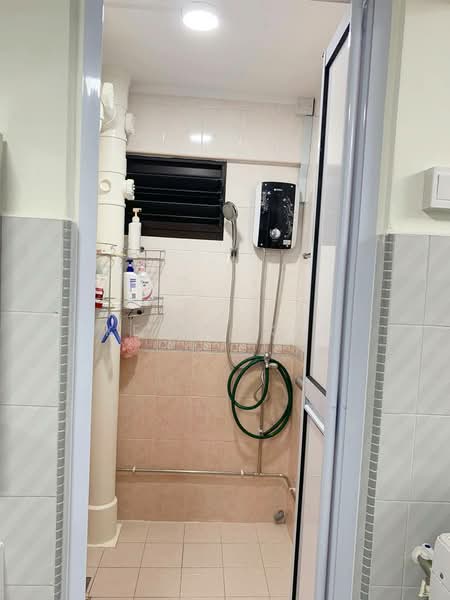 226 Lorong 8 Toa Payoh, 226 Lorong 8 Toa Payoh, Room Rental, 100 sqft, HDB Flat For Rent, by Kenny Kan, 500118184 - Bathroom - PropertyGuru.com.sg