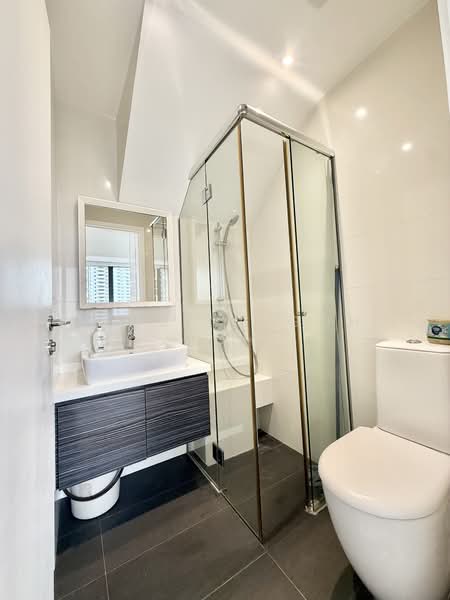 RV Edge, 2 Shanghai Road, 2 Bedrooms, 829 sqft, Condominium For Rent, by Serbina Goh Goh, 500118198 - PropertyGuru.com.sg