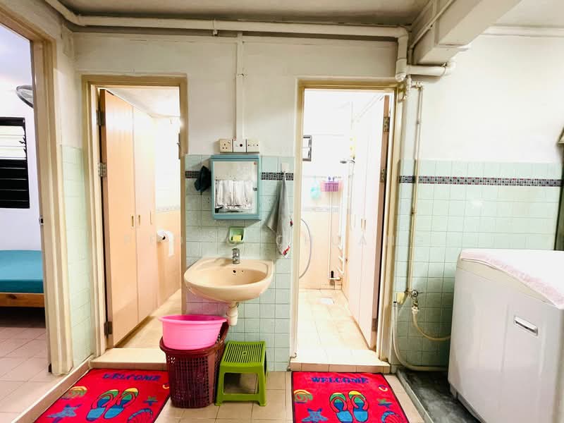 213 Boon Lay Place, 213 Boon Lay Place, 3 Bedrooms, 700 sqft, HDB Flat For Sale, by Pedro Chuang, 500118204 - Bathroom - PropertyGuru.com.sg