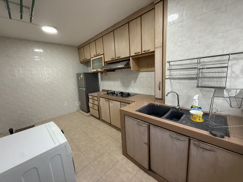 617 Hougang Avenue 8, 617 Hougang Avenue 8, 3 Bedrooms, 884 sqft, HDB Flat For Rent, by Amber Wang, 500118226 - Kitchen - PropertyGuru.com.sg