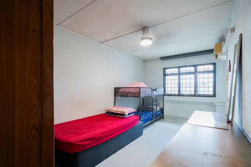 755 Woodlands Avenue 4, 755 Woodlands Avenue 4, 4 Bedrooms, 1,109 sqft, HDB Flat For Sale, by Hidir Sunario, 500118227 - Master bedroom - PropertyGuru.com.sg