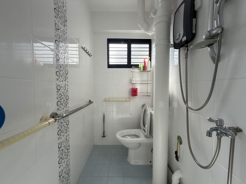 646 Yishun Street 61, 646 Yishun Street 61, 3 Bedrooms, 904 sqft, HDB Flat For Sale, by Nicole Wu 吴佩瑾, 500118232 - Bathroom - PropertyGuru.com.sg