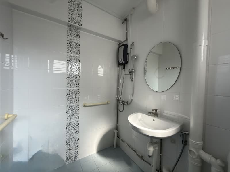 646 Yishun Street 61, 646 Yishun Street 61, 3 Bedrooms, 904 sqft, HDB Flat For Sale, by Nicole Wu 吴佩瑾, 500118232 - Bathroom - PropertyGuru.com.sg