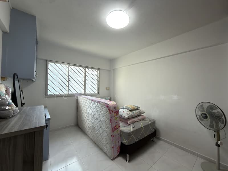 646 Yishun Street 61, 646 Yishun Street 61, 3 Bedrooms, 904 sqft, HDB Flat For Sale, by Nicole Wu 吴佩瑾, 500118232 - Bedroom - PropertyGuru.com.sg