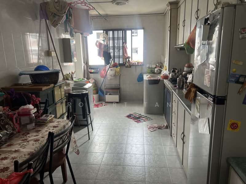 361 Bukit Batok Street 31, 361 Bukit Batok Street 31, 2 Bedrooms, 732 sqft, HDB Flat For Sale, by Robert Tan, 500118259 - Kitchen - PropertyGuru.com.sg