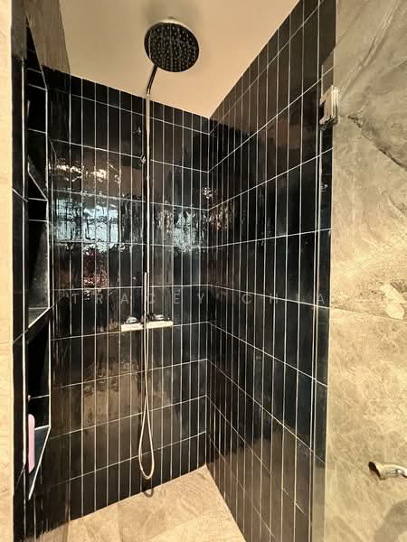 Chateau Le Fame, 51 Ewe Boon Road, 3 Bedrooms, 2,088 sqft, Apartment For Sale, by Tracey Chia, 500118271 - Shower in Ensuite Bathroom  - PropertyGuru.com.sg