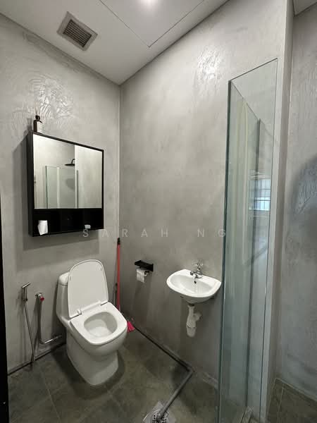 E-Centre @ Redhill, 3791 Jalan Bukit Merah, 2,766 sqft, Light Industrial (B1) For Sale, by Sarah Ng, 500118278 - Bathroom - CommercialGuru.com.sg