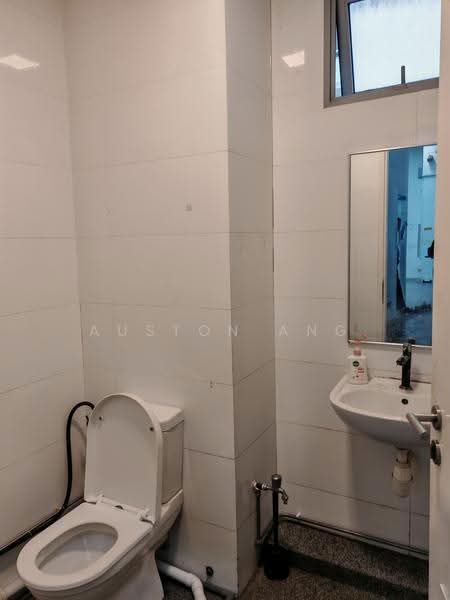 North Spring Bizhub, 11 Yishun industrial Street 1, Sembawang / Yishun, 1,539 sqft, Light Industrial (B1) For Rent, by Auston Ang, 500118283 - Bathroom - CommercialGuru.com.sg