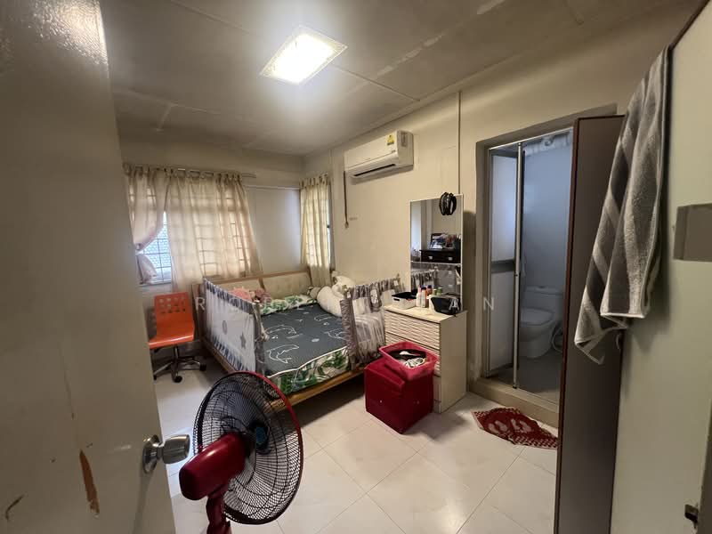 554 Woodlands Drive 53, 554 Woodlands Drive 53, 3 Bedrooms, 969 sqft, HDB Flat For Sale, by Robert Tan, 500118284 - Master Bedroom - PropertyGuru.com.sg