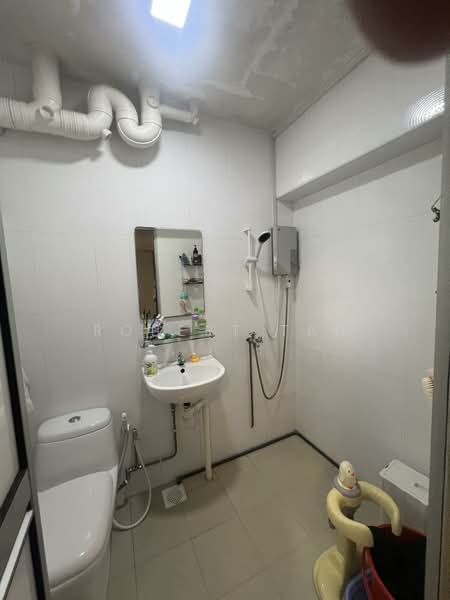 554 Woodlands Drive 53, 554 Woodlands Drive 53, 3 Bedrooms, 969 sqft, HDB Flat For Sale, by Robert Tan, 500118284 - Attached Bathroom - PropertyGuru.com.sg